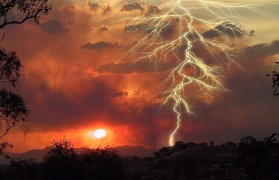 Dua Tewas, Tiga Terluka Disambar Petir 